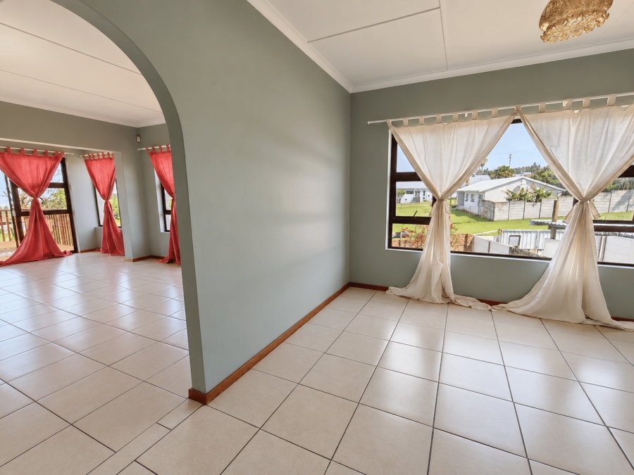 To Let 5 Bedroom Property for Rent in Gonubie Eastern Cape